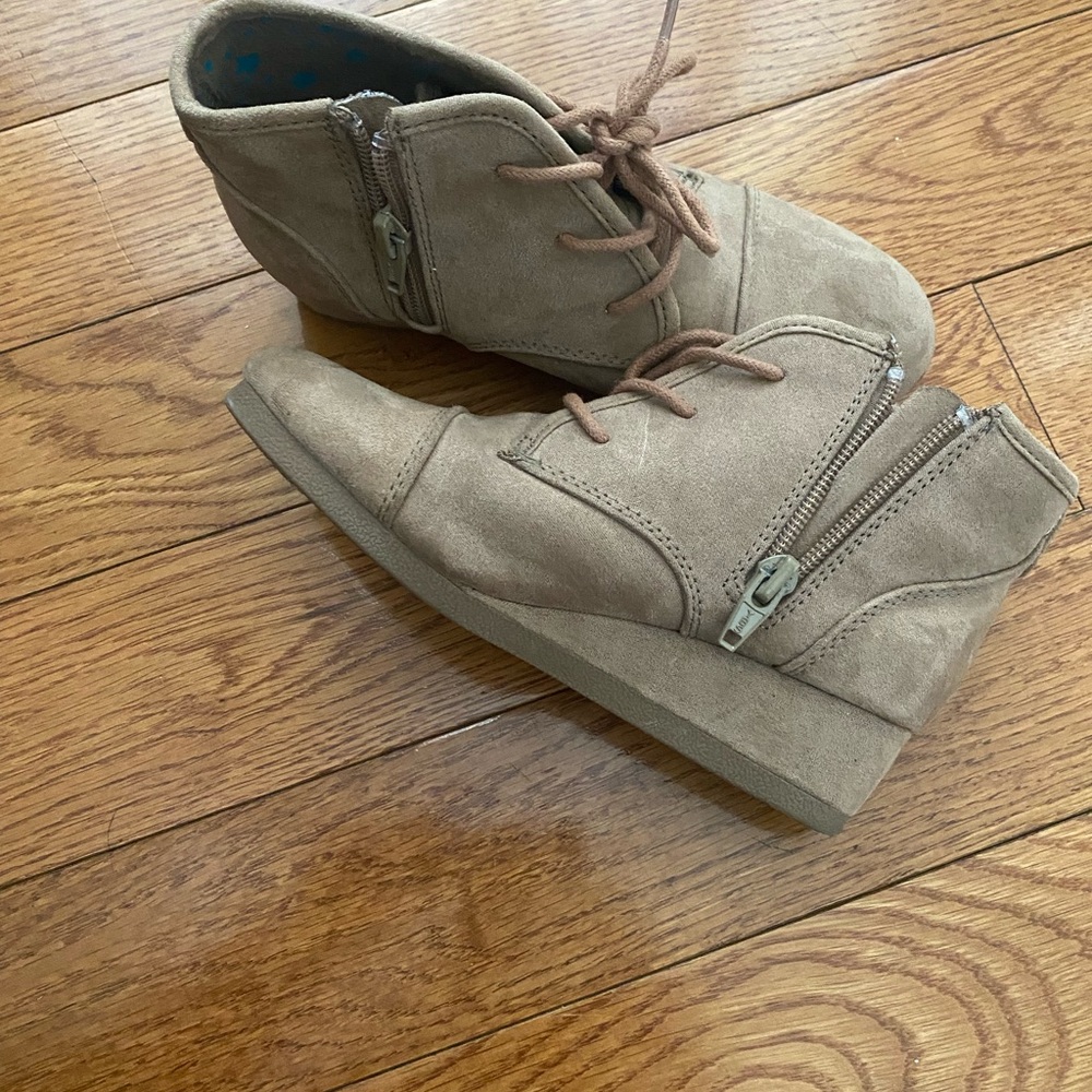 Girls boots 1
